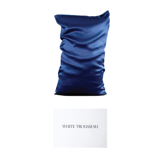 White Trousseau's 100% 22 Momme Mulberry Silk Pillowcase in Navy Blue. Made of OEKO-TEX® certified, organic mulberry silk, our double-sided pillowcase is specially made to stop hair loss and hair breakage, and to help you sleep better and faster. Look no further for the best mulberry silk pillowcase in Singapore.